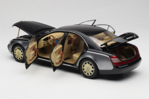Maybach 57 SWB Caspian Black Himalayas Grey AUTOart 1:18 76151 Метал — снимка 5 от 9