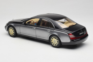 Maybach 57 SWB Caspian Black Himalayas Grey AUTOart 1:18 76151 Метал — снимка 7 от 9
