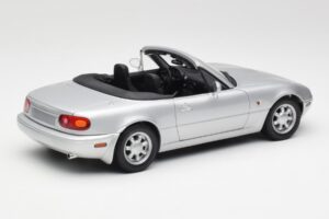Mazda MX-5 Miata NA Highlight Сребрист Gate 1:18 1015 Метал — снимка 3 от 8