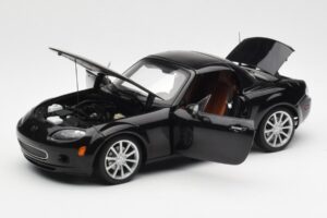Mazda MX-5 NC Roadster Retractable Hardtop US Spec Черен AUTOart 1:18 75971 Метал — снимка 4 от 10