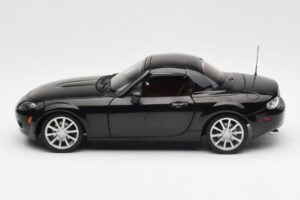 Mazda MX-5 NC Roadster Retractable Hardtop US Spec Черен AUTOart 1:18 75971 Метал — снимка 6 от 10