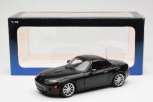 Mazda MX-5 NC Roadster Retractable Hardtop US Spec Черен AUTOart 1:18 75971 Метал — снимка 10 от 10