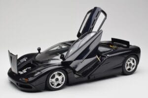 McLaren F1 Blue Metallic Minichamps 1:12 530133130 Метал — снимка 2 от 8