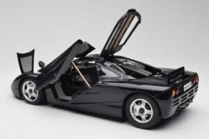 McLaren F1 Blue Metallic Minichamps 1:12 530133130 Метал — снимка 5 от 8