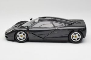 McLaren F1 Carbon Черен Металик Minichamps 1:18 530133420 Метал — снимка 4 от 8