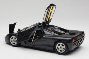 McLaren F1 Carbon Черен Металик Minichamps 1:18 530133420 Метал — снимка 5 от 8