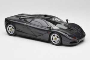 McLaren F1 Carbon Черен Металик Minichamps 1:18 530133420 Метал — снимка 6 от 8