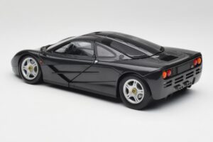 McLaren F1 Carbon Черен Металик Minichamps 1:18 530133420 Метал — снимка 7 от 8