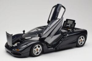 McLaren F1 Dark Blue Metallic Minichamps 1:12 530133128 Метал — снимка 2 от 9