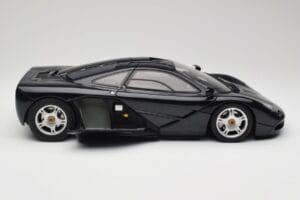 McLaren F1 Dark Blue Metallic Minichamps 1:12 530133128 Метал — снимка 4 от 9