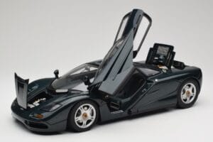 McLaren F1 Dark Green Metallic Minichamps 1:12 530133127 Метал — снимка 2 от 9
