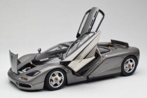 McLaren F1 Dark Silver Minichamps 1:12 530133124 Метал — снимка 2 от 8