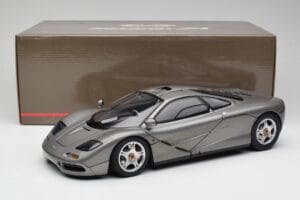 McLaren F1 Dark Silver Minichamps 1:12 530133124 Метал — снимка 8 от 8