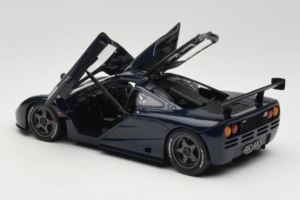 McLaren F1 GTR Le Mans Edition Лилав UT Models 1:18 MCLAREN001 Метал — снимка 5 от 8