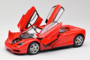 McLaren F1 Magma Червен Minichamps 1:18 530133422 Метал — снимка 2 от 8