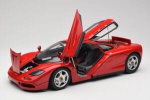 McLaren F1 Червен Minichamps 1:12 530133125 Метал — снимка 2 от 9