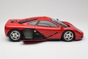 McLaren F1 Червен Minichamps 1:12 530133125 Метал — снимка 4 от 9
