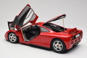 McLaren F1 Червен Minichamps 1:12 530133125 Метал — снимка 6 от 9