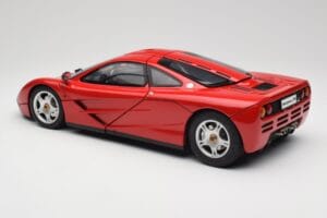 McLaren F1 Червен Minichamps 1:12 530133125 Метал — снимка 8 от 9