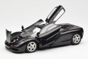 McLaren F1 Road Car Черен AUTOart 1:18 76002 Метал — снимка 2 от 8