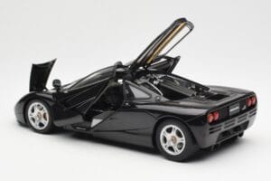 McLaren F1 Road Car Черен AUTOart 1:18 76002 Метал — снимка 5 от 8