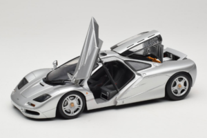 McLaren F1 Сребрист UT Models 1:18 530133180-R1 Метал — снимка 2 от 8