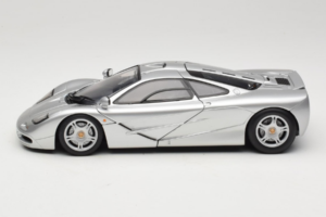McLaren F1 Сребрист UT Models 1:18 530133180-R1 Метал — снимка 4 от 8