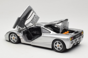 McLaren F1 Сребрист UT Models 1:18 530133180-R1 Метал — снимка 5 от 8