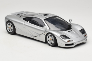 McLaren F1 Сребрист UT Models 1:18 530133180-R1 Метал — снимка 6 от 8