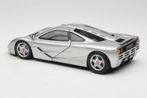 McLaren F1 Сребрист UT Models 1:18 530133180-R1 Метал — снимка 7 от 8