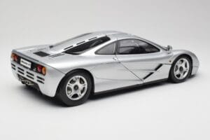 McLaren F1 Сребрист Minichamps 1:12 530133129 Метал — снимка 3 от 8