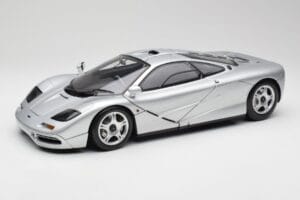 McLaren F1 Сребрист Minichamps 1:12 530133129 Метал