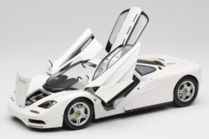 McLaren F1 Бял Minichamps 1:18 530133424 Метал — снимка 2 от 8