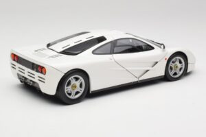 McLaren F1 Бял Minichamps 1:18 530133424 Метал — снимка 3 от 8