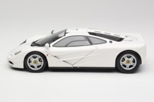 McLaren F1 Бял Minichamps 1:18 530133424 Метал — снимка 4 от 8
