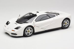 McLaren F1 Бял Minichamps 1:18 530133424 Метал