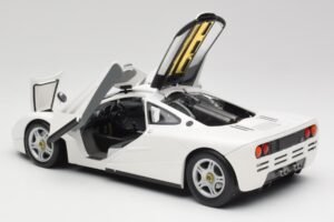 McLaren F1 Бял Minichamps 1:18 530133424 Метал — снимка 5 от 8