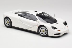 McLaren F1 Бял Minichamps 1:18 530133424 Метал — снимка 6 от 8