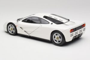 McLaren F1 Бял Minichamps 1:18 530133424 Метал — снимка 7 от 8