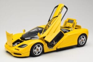McLaren F1 Жълт Minichamps 1:12 530133121 Метал — снимка 2 от 9