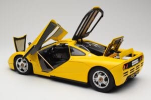 McLaren F1 Жълт Minichamps 1:12 530133121 Метал — снимка 6 от 9