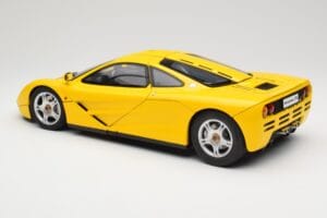 McLaren F1 Жълт Minichamps 1:12 530133121 Метал — снимка 8 от 9