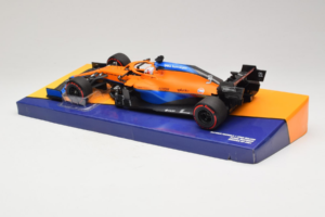 McLaren MCL35M Mercedes #3 D. Ricciardo McLaren F1 Team Bahrain Grand Prix 2021 Minichamps 1:18 533211803 Смола — снимка 5 от 7