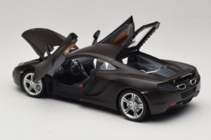 McLaren MP4-12C Matt Black Minichamps 1:18 110133021 Метал — снимка 5 от 8