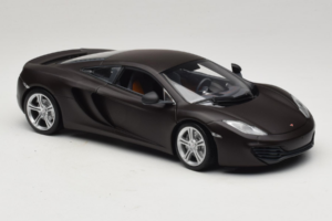 McLaren MP4-12C Matt Black Minichamps 1:18 110133021 Метал — снимка 6 от 8
