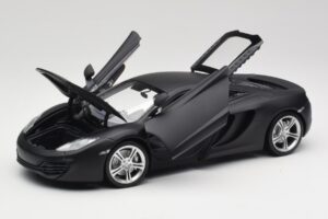 McLaren MP4-12C Matt Satellite Сив Minichamps 1:18 110133024 Метал — снимка 2 от 8