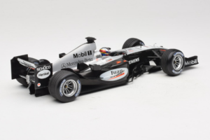 McLaren MP4-19 Mercedes J.P. Montoya Test Car 2005 Minichamps 1:18 533051880 Метал — снимка 2 от 7