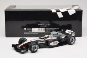 McLaren MP4-19 Mercedes J.P. Montoya Test Car 2005 Minichamps 1:18 533051880 Метал — снимка 6 от 7