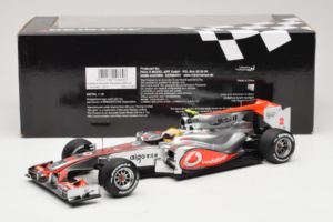 McLaren MP4-25 Mercedes #2 L. Hamilton Vodafone McLaren F1 2010 Minichamps 1:18 530101802 Метал — снимка 6 от 7