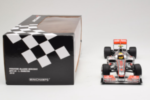 McLaren MP4-25 Mercedes #2 L. Hamilton Vodafone McLaren F1 2010 Minichamps 1:18 530101802 Метал — снимка 7 от 7